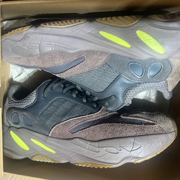 Yeezy Other - Size 12 Yeezy Mauve 700 (Stock X 521$)